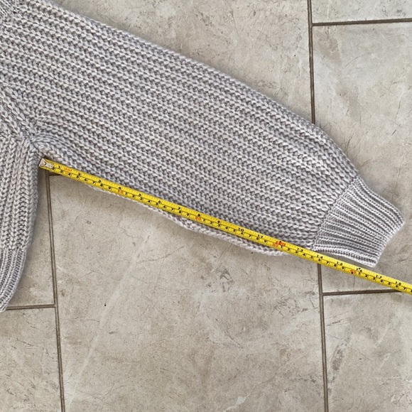 H&M NWT Grey Off Shoulder Sweater XS - Picture 5 of 8